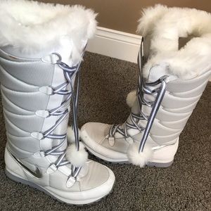 Rare White & Grey Nike winter boots! So cute!